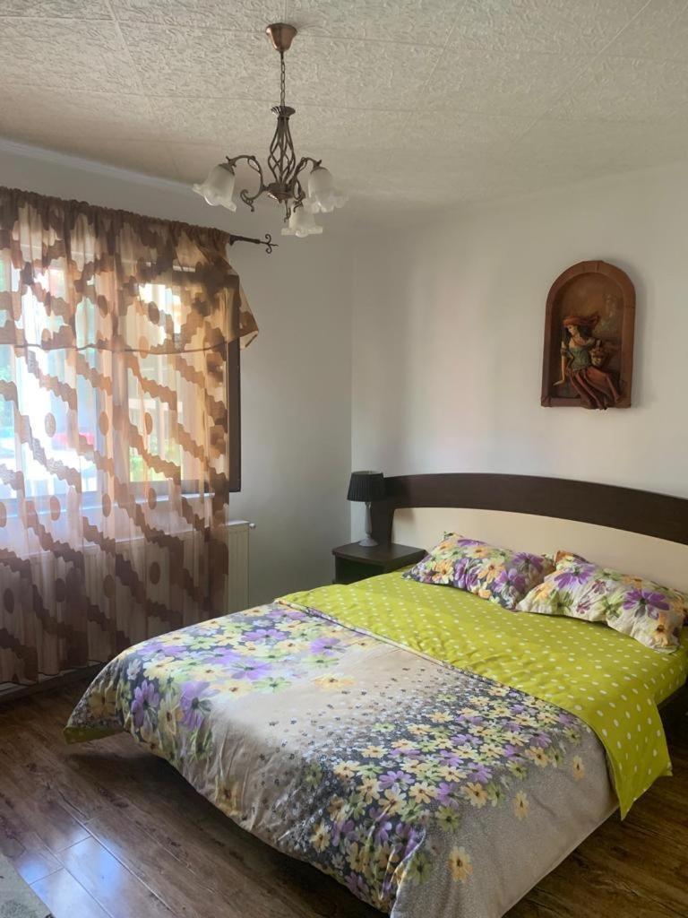 B House Busteni Luaran gambar